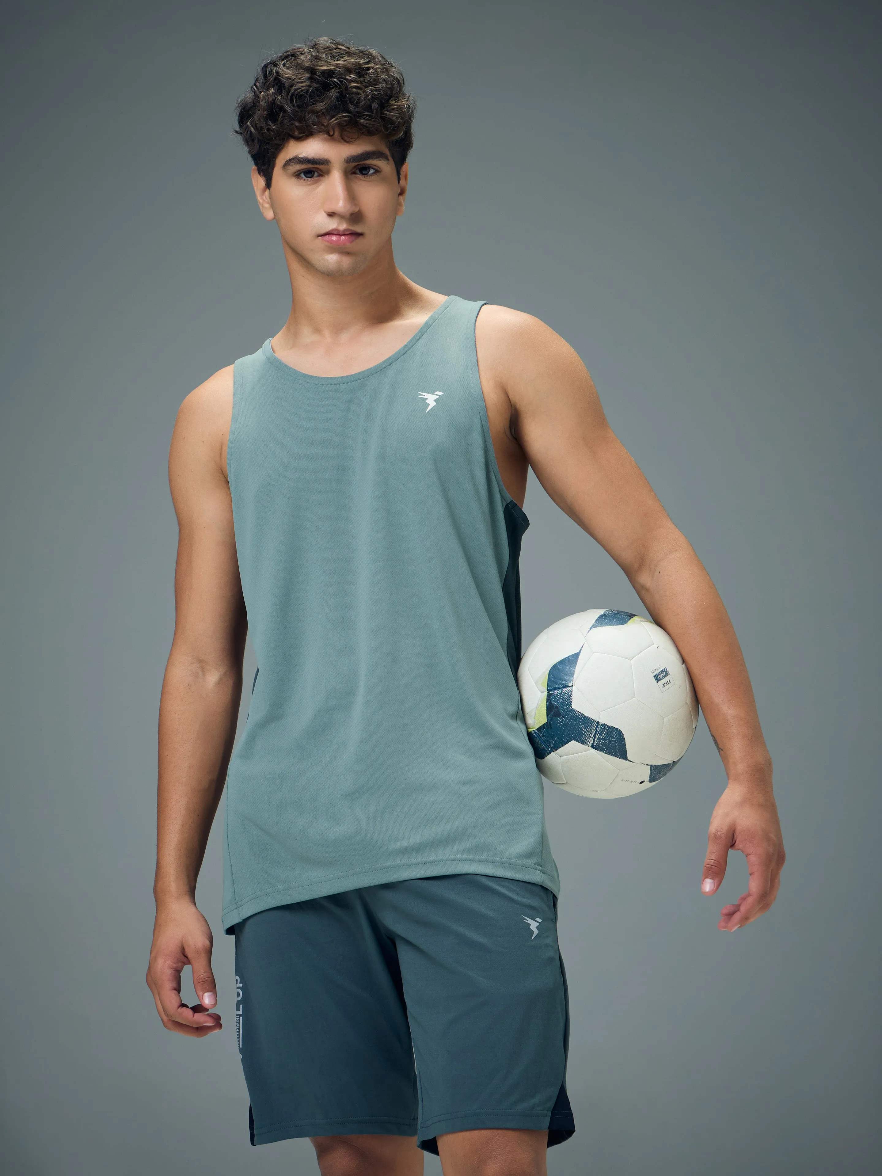Security - enhancing Travel Flexible Men Solid Slim Fit Scoop Neck Sports Innerwear Vest with TECHNO COOL 