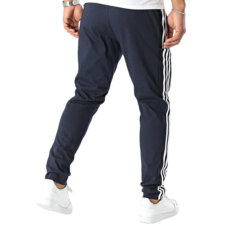 Adidas Pantalone sportivo da uomo in jersey 3 Strisce IC0045 legion ink FlexibleKneeArticulation