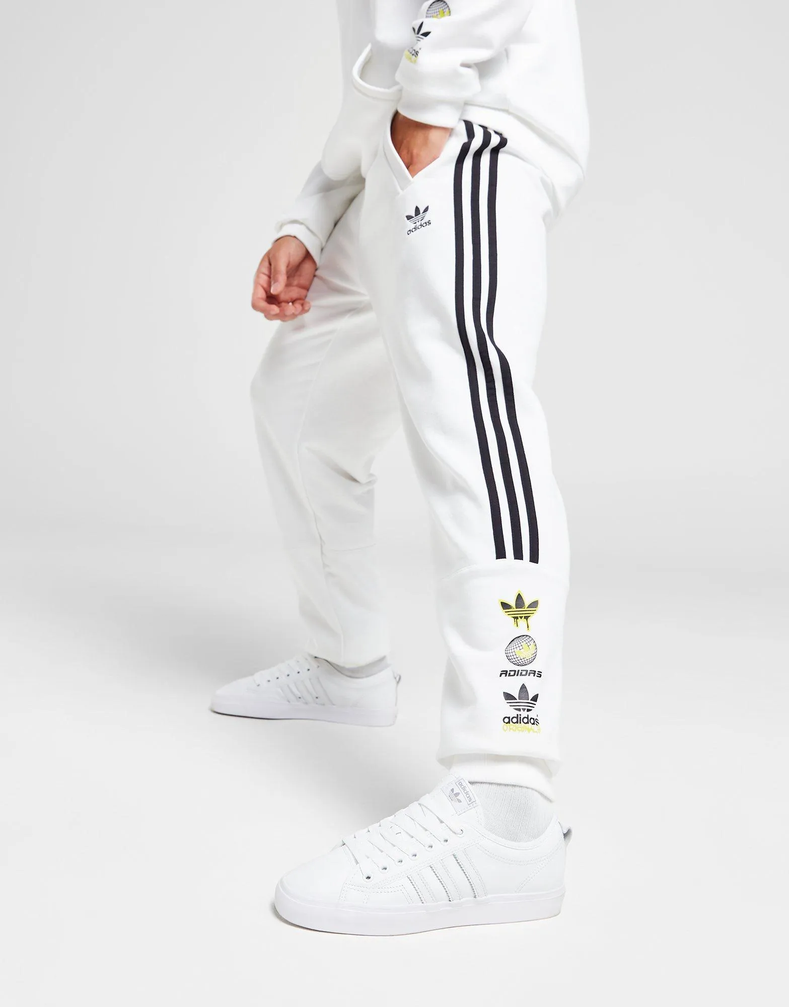 ????? ?????? Originals Sticker | ????? Outdoor Comfort Fit