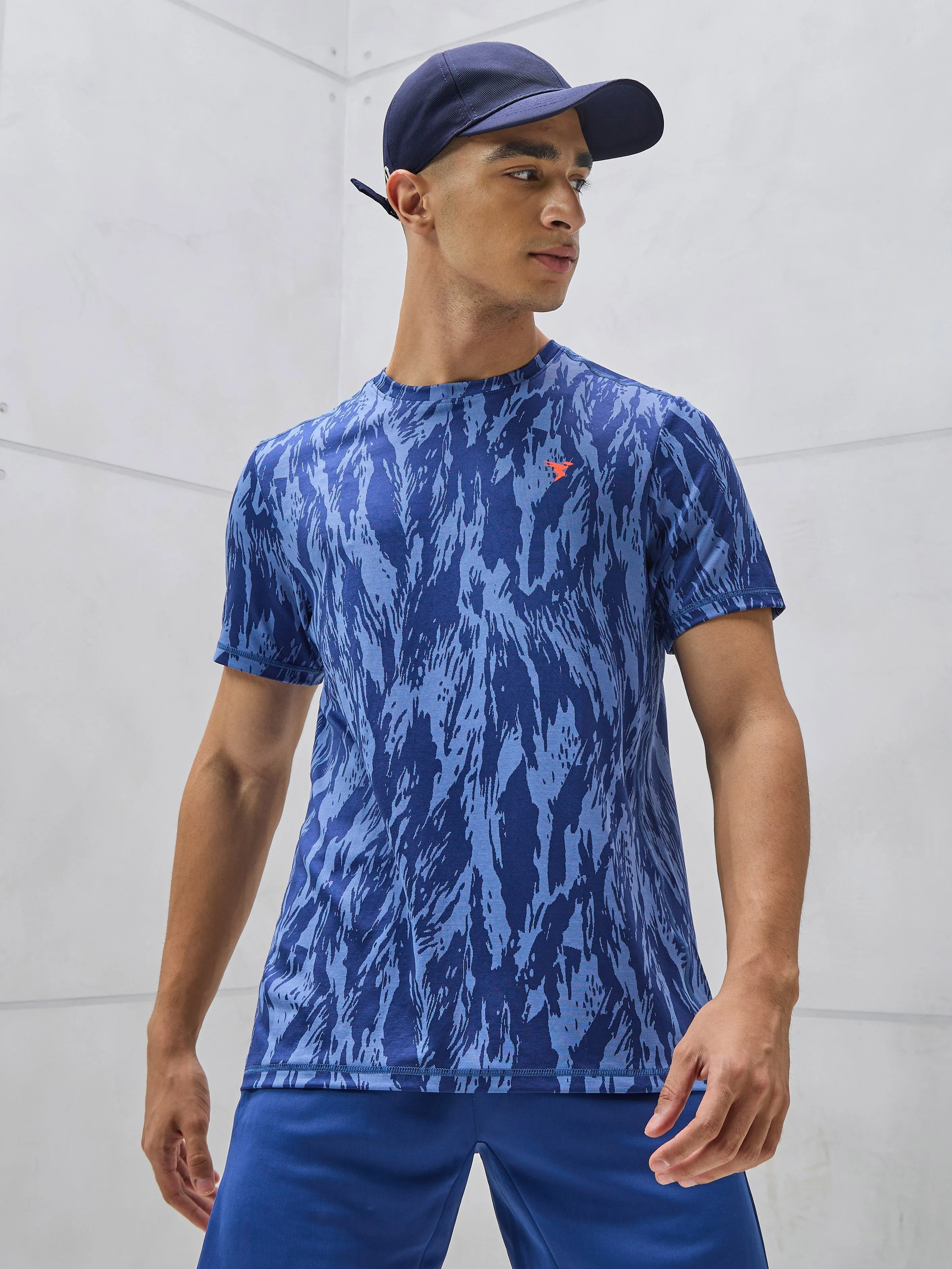 Elegant and Relaxed Men Jacquard Slim Fit Crew Neck T-shirt with DOUBLE COOL