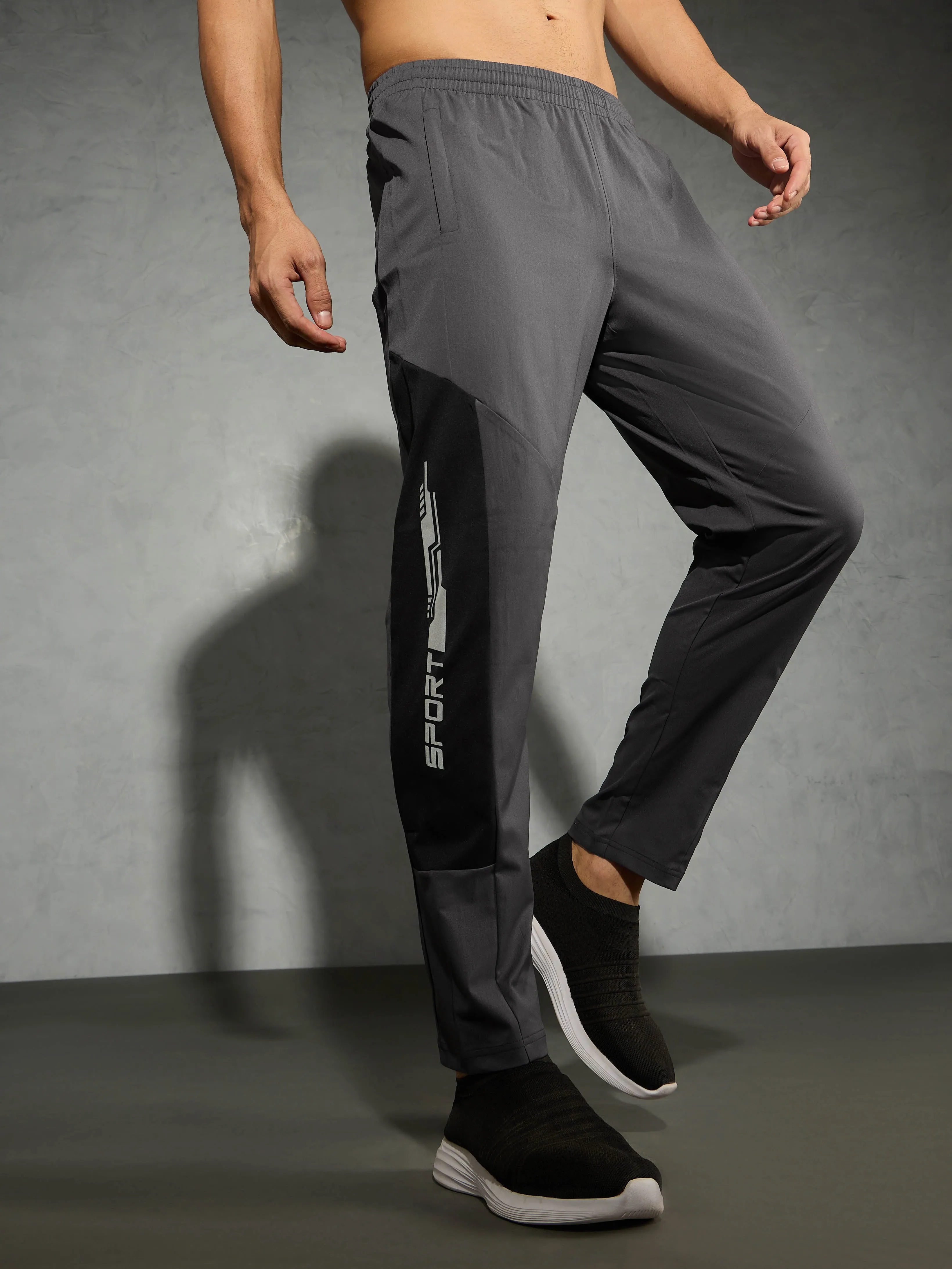 Thermal Regulating Material Endurance Joggers Men Colorblock Slim Fit Trackpants with TS FLEXI