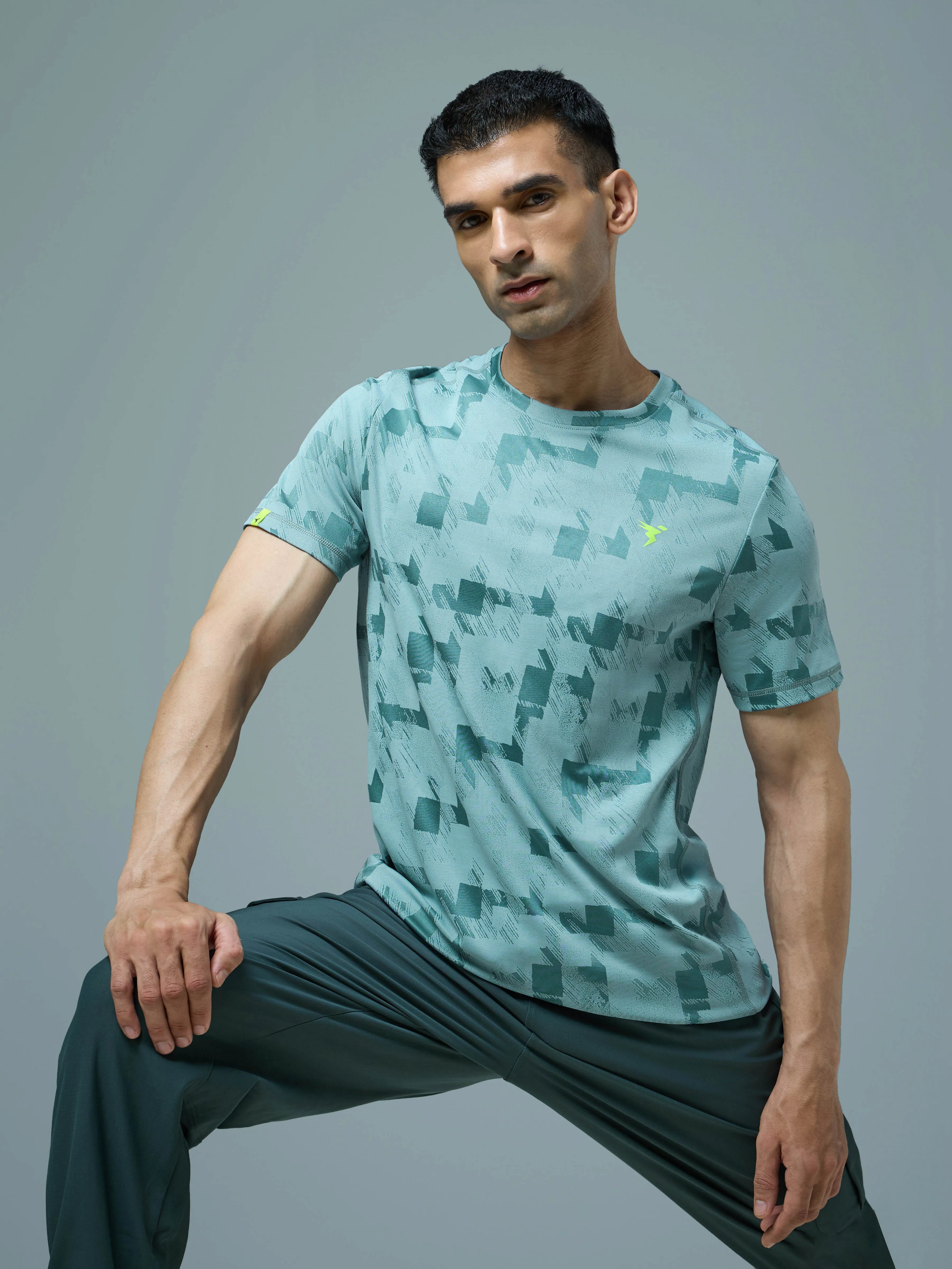 Timeless Layering Chic Fit Men Jacquard Slim Fit Crew Neck T-shirt with DOUBLE COOL