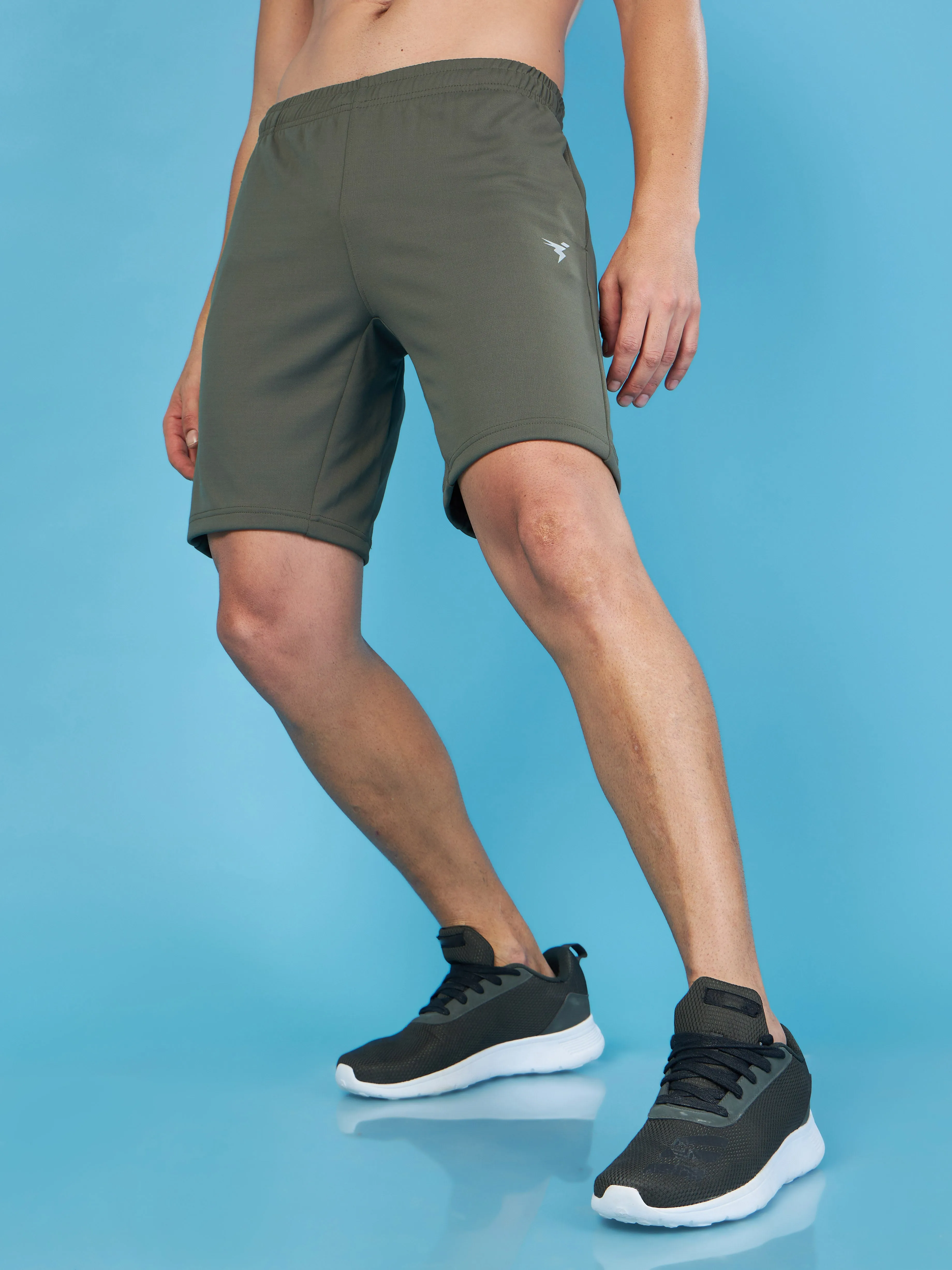 Motion Support Sneakers Men Solid Slim Fit Shorts with TECHNO DRY