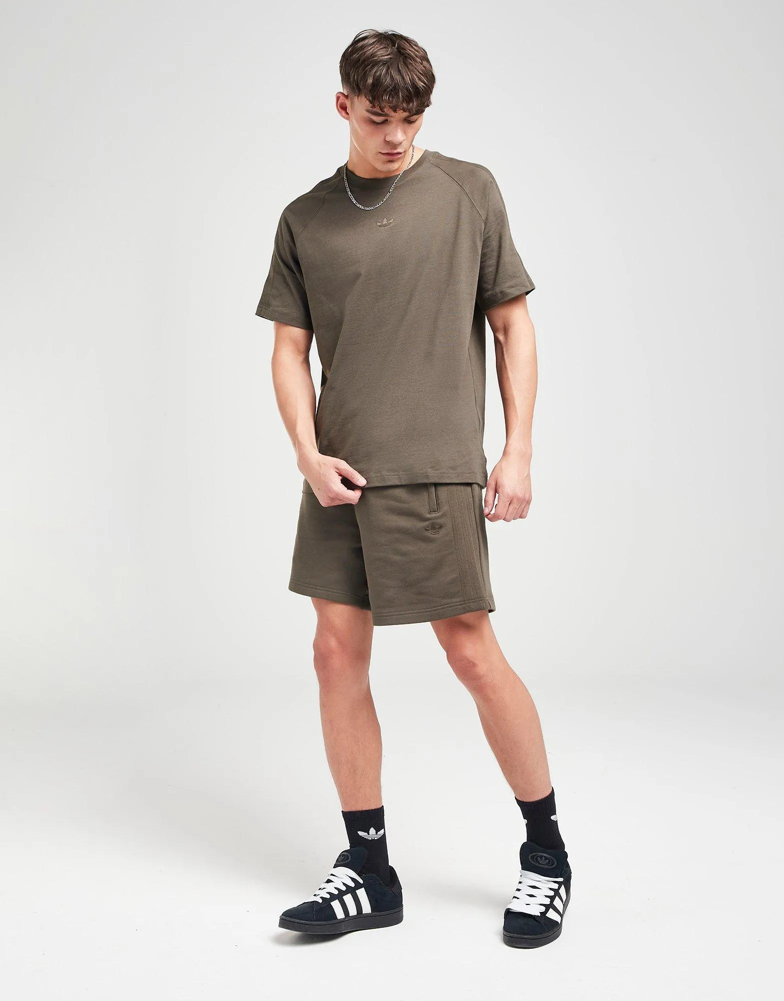Premium Essentials T-Shirt V neck elegance