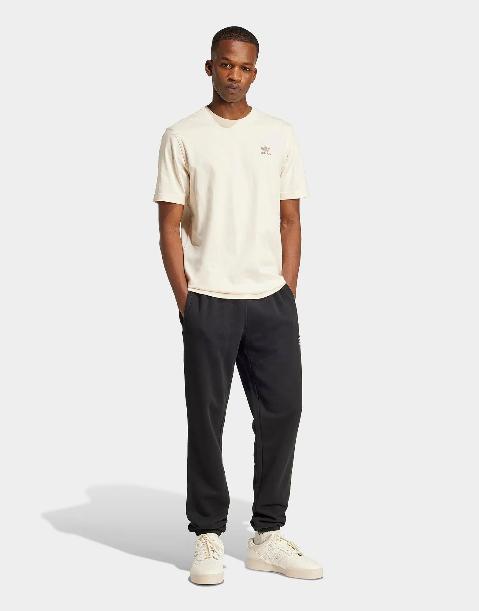 Cozy Comfort Look Hydrophobic coating Trefoil Essentials T-shirt