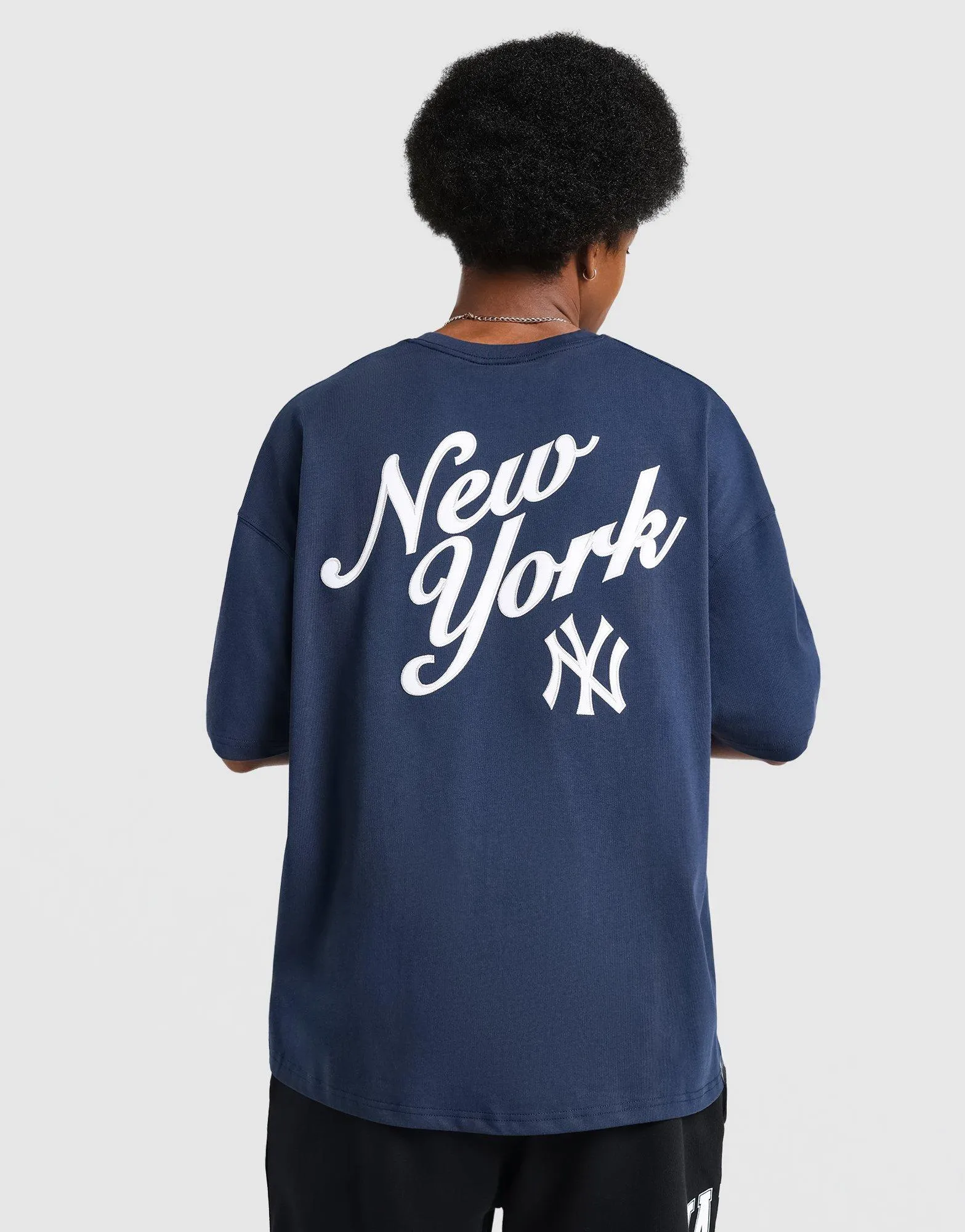 Tagless Design Yankees Script Oversized T-Shirt