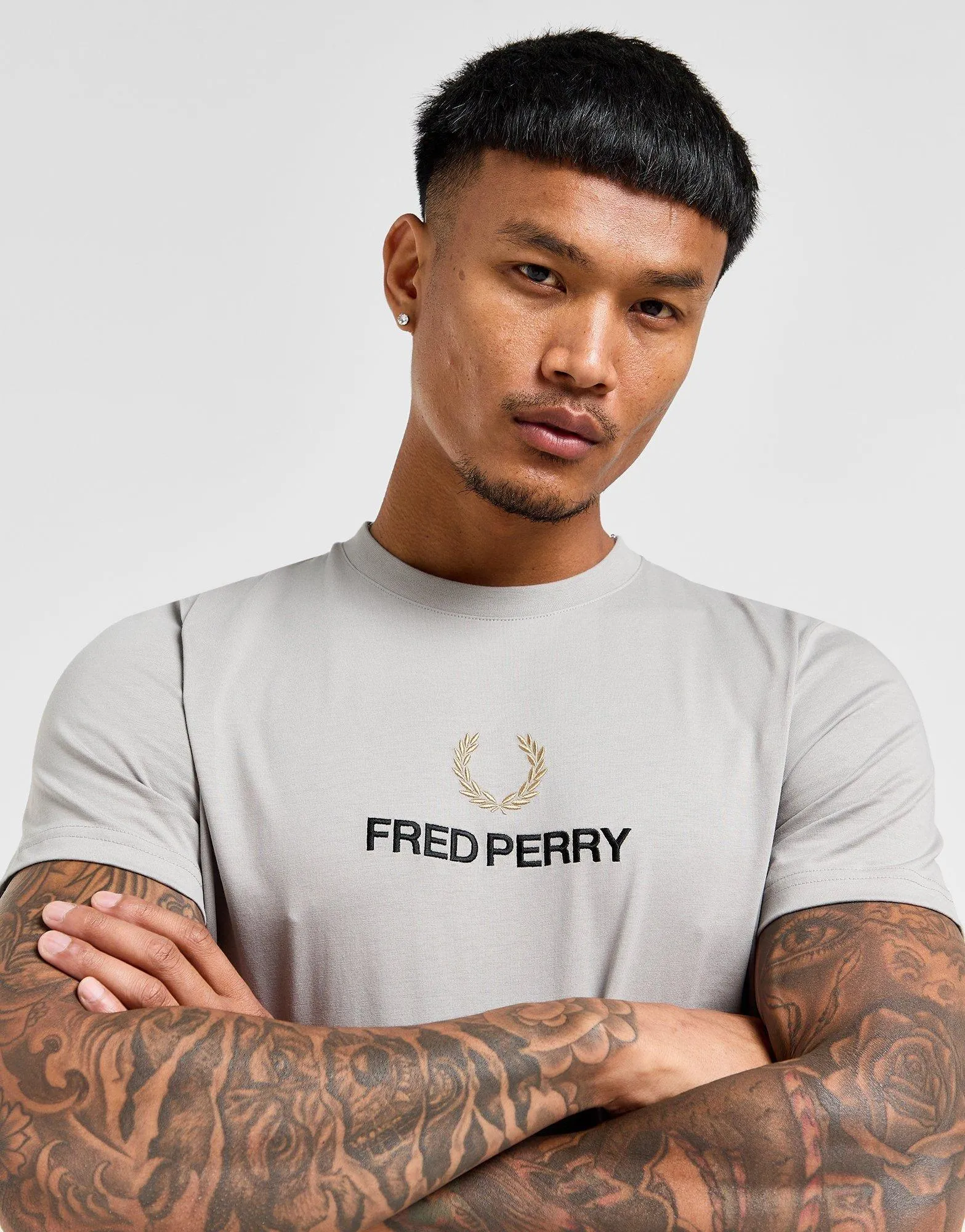 Global Stack Logo T-Shirt Essential Look