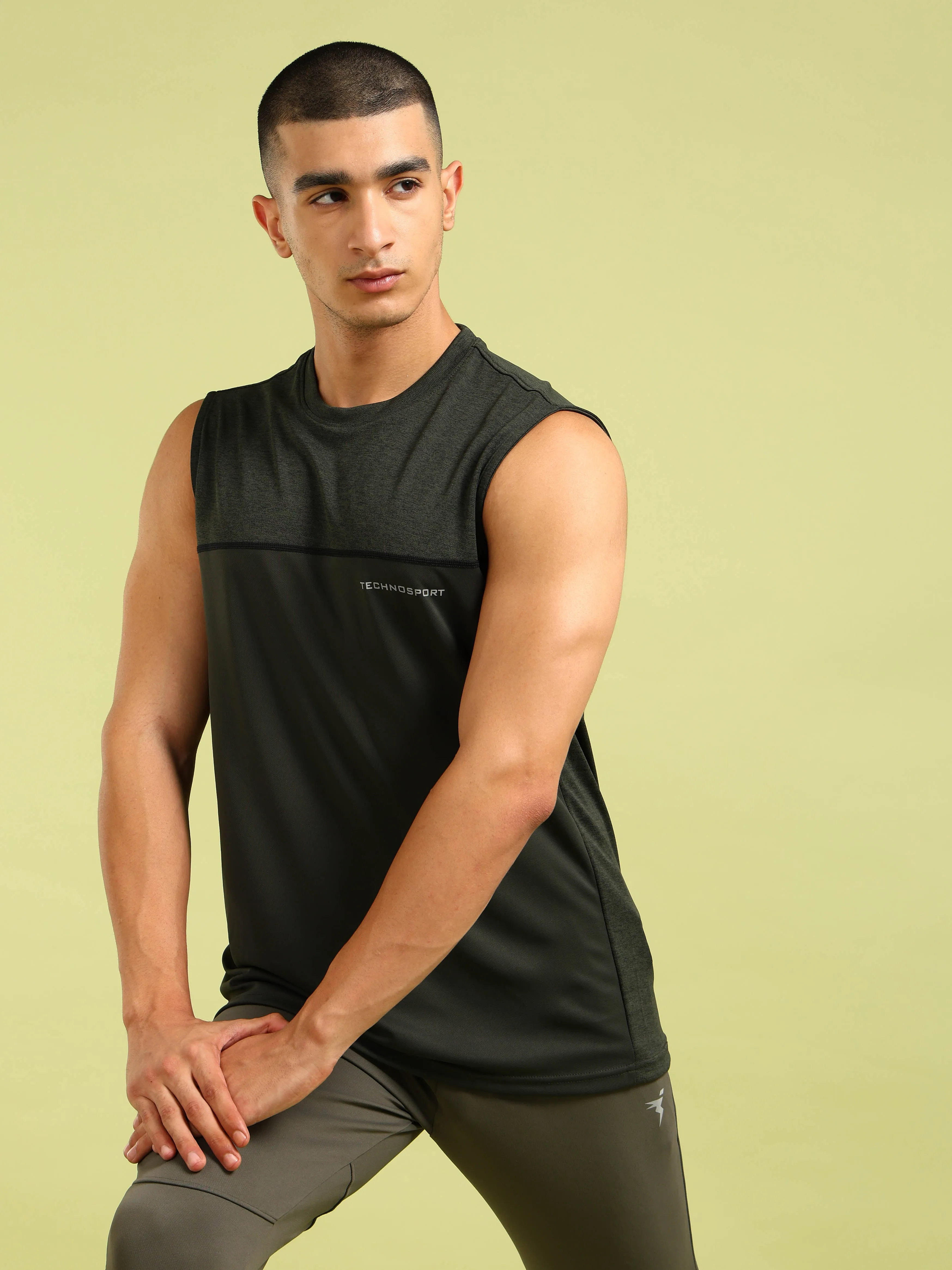 high - performance Urban Flexible Men Colorblock Slim Fit Crew Neck Innerwear Vest with TECHNO COOL 