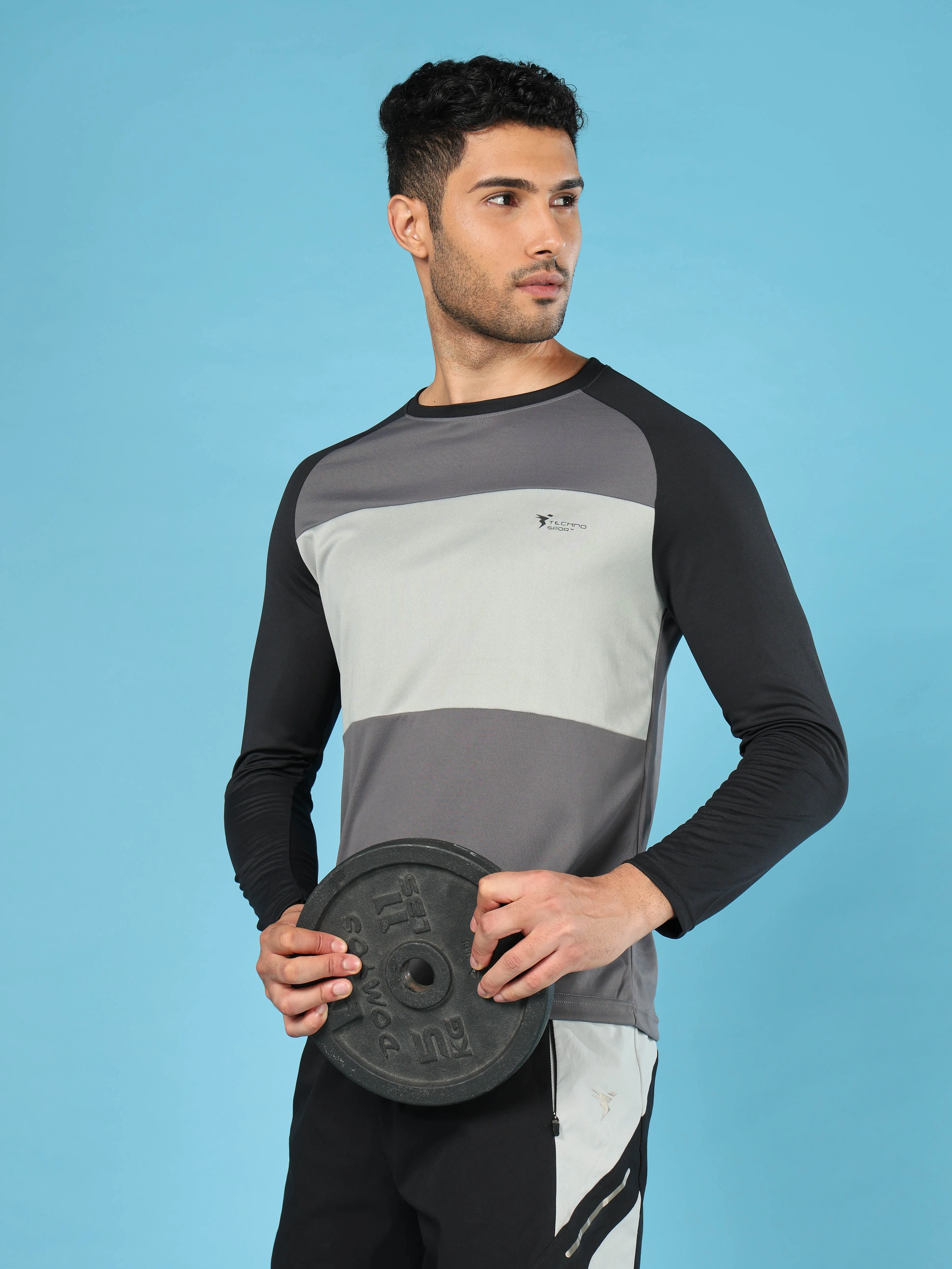 Men Colorblock Slim Fit Crew Neck T-shirt with TECHNO COOL  Versatile Performance Smart Casual