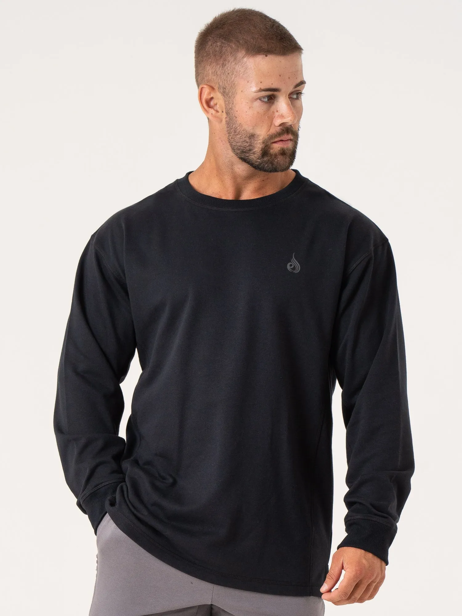 Force Crew Neck - Black full sleeve