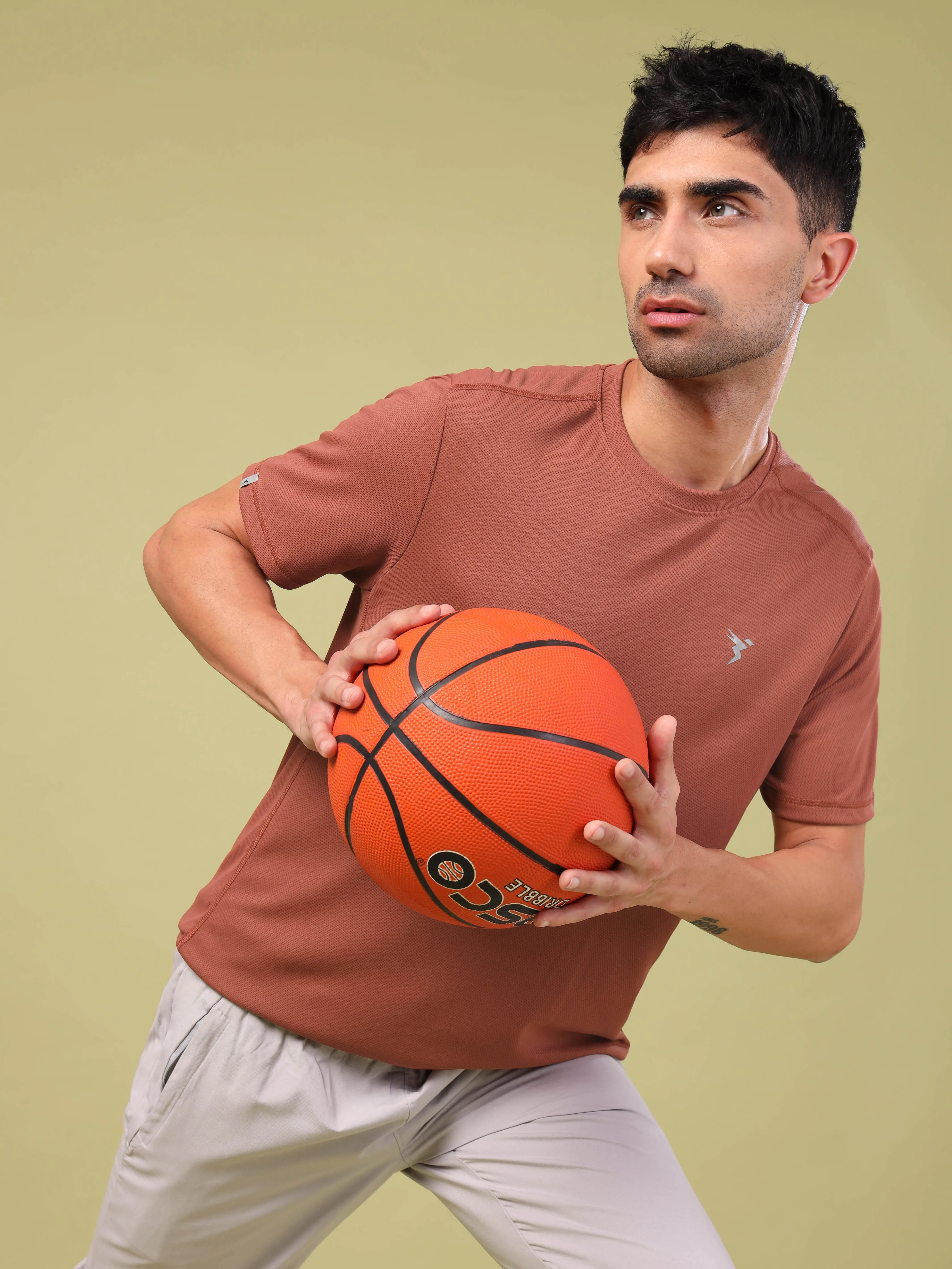 Light Comfort Style Men Solid Slim Fit Crew Neck T-shirt with TECHNO COOL 