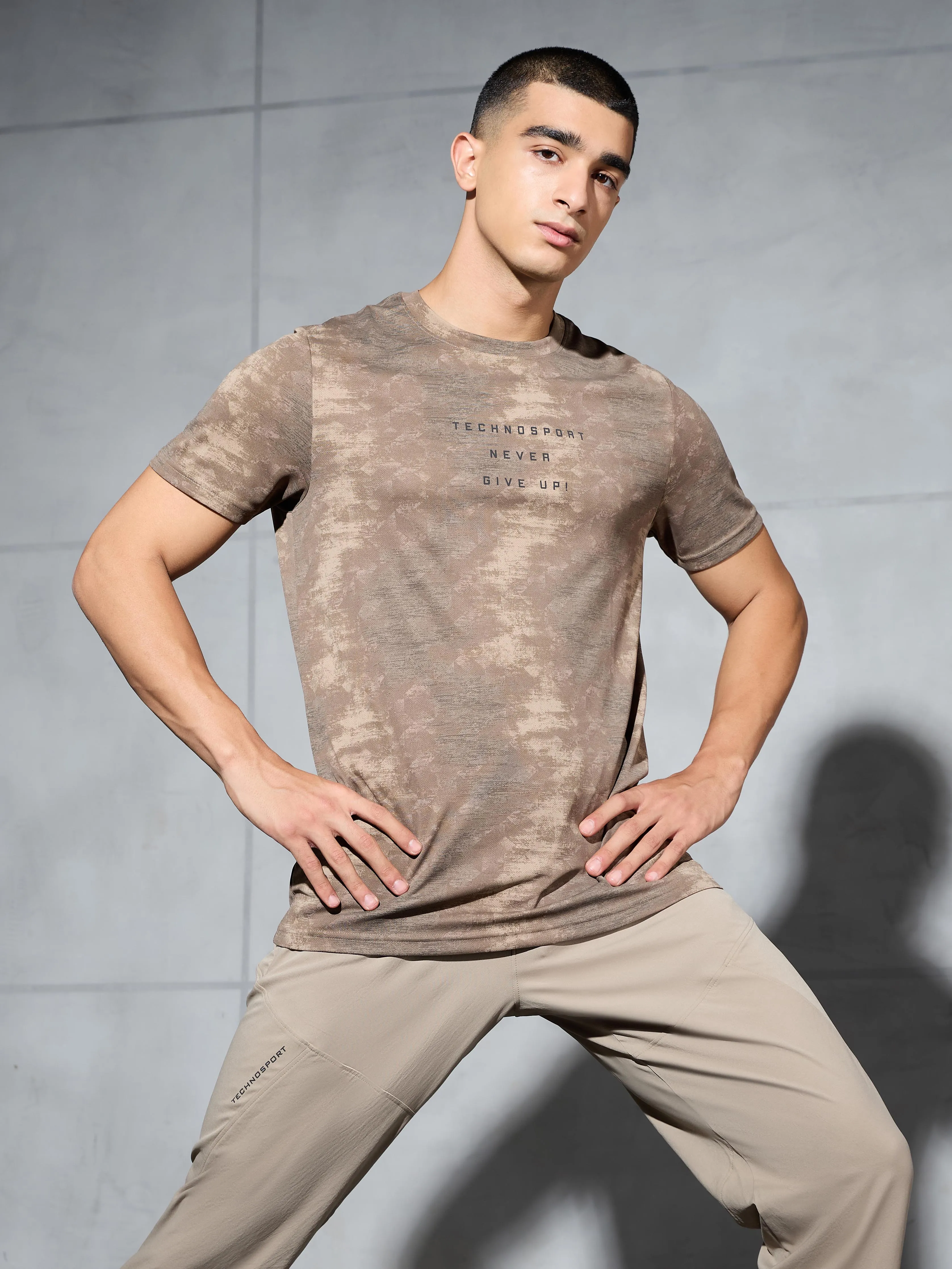 Men Printed Slim Fit Round Neck T-shirt with TECHNOCOOL  Star Light