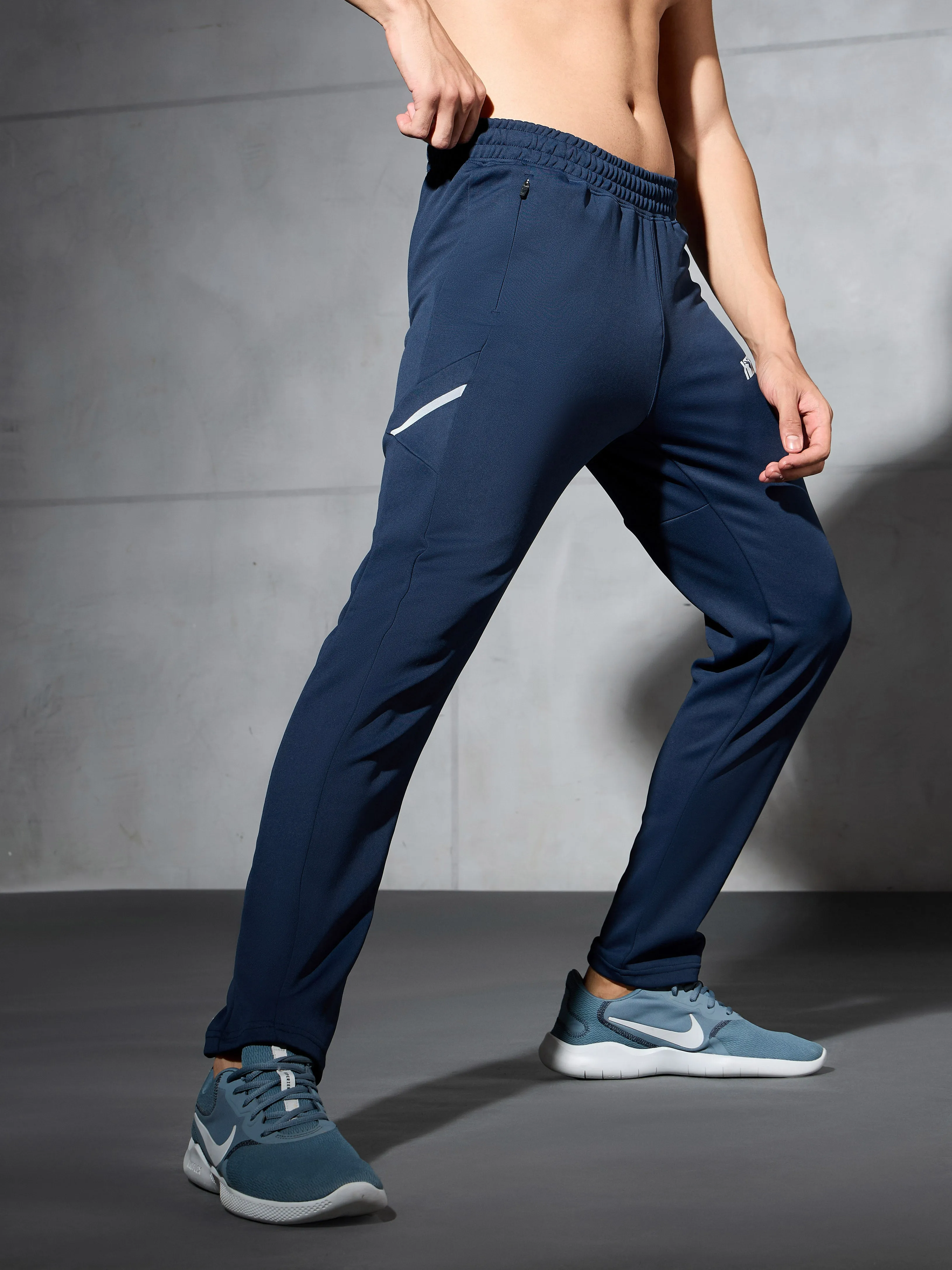 Kangaroo Pocket Design Outdoor Active Men Colorblock Relax Fit Trackpants with ELASTO PLUS