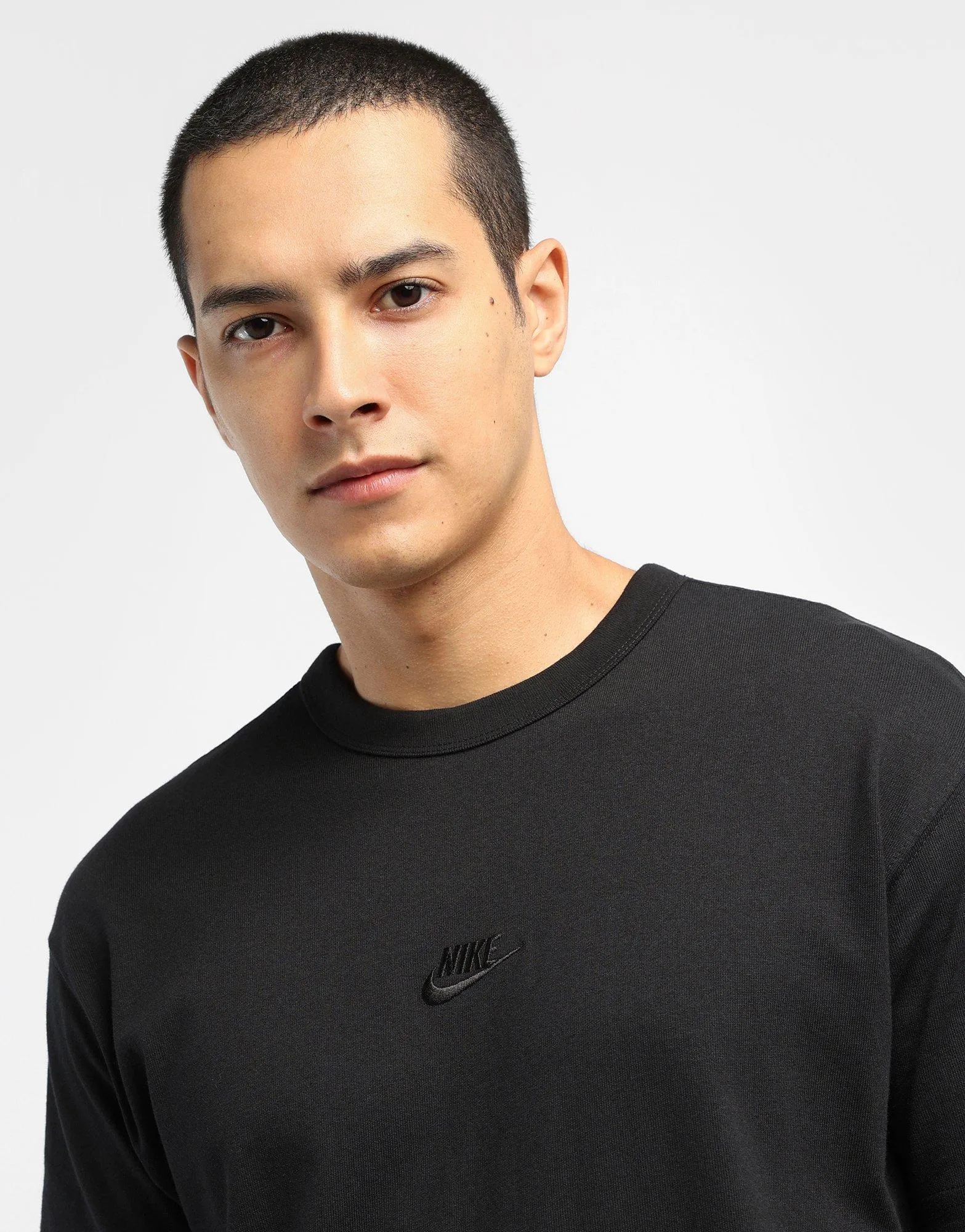 Sportswear Premium Essentials T-Shirt Chill Design