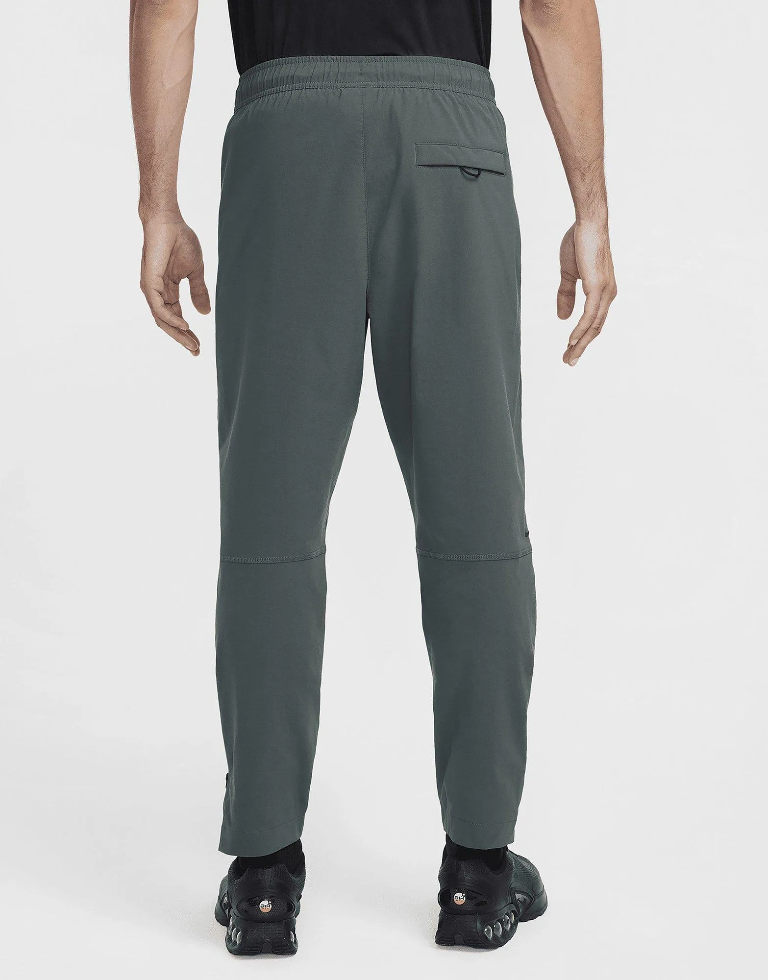????? ???? Nike Tech Woven | ????? Sporty and Flexible Training Pants