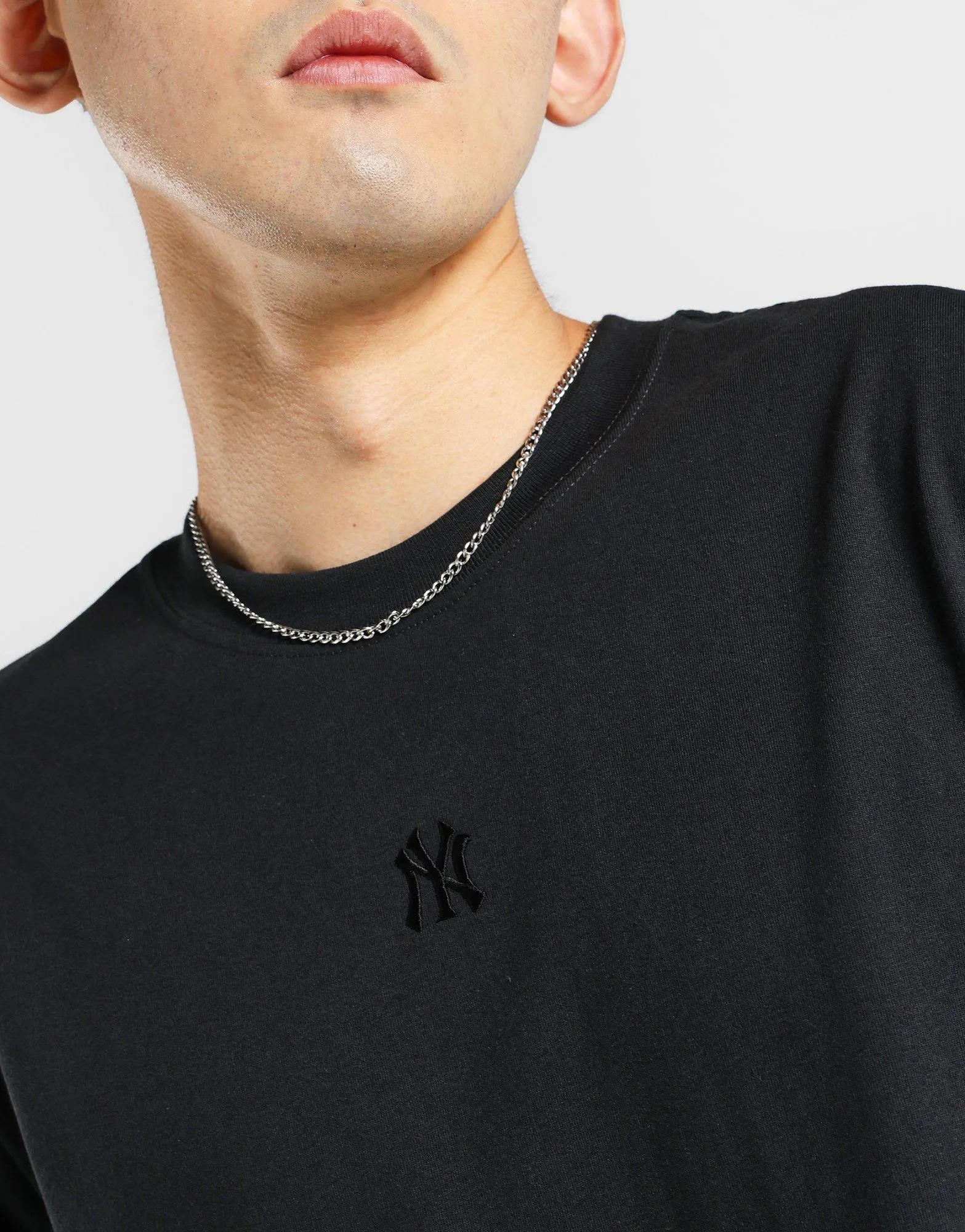 Yankees Tonal Embroidery T-shirt Timeless and Chic Timeless Appeal