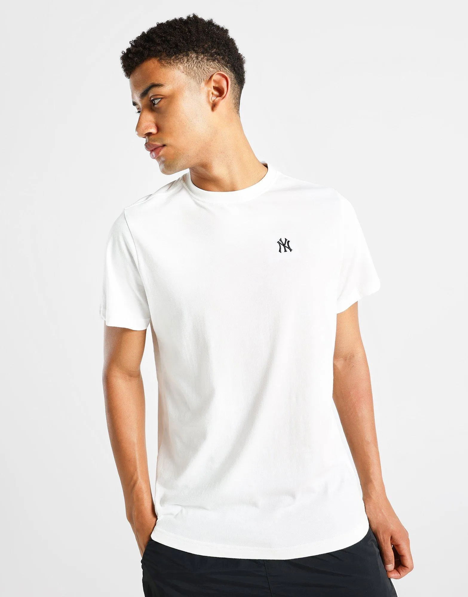 Cozy Fit Wear NY Yankees Table T-Shirt