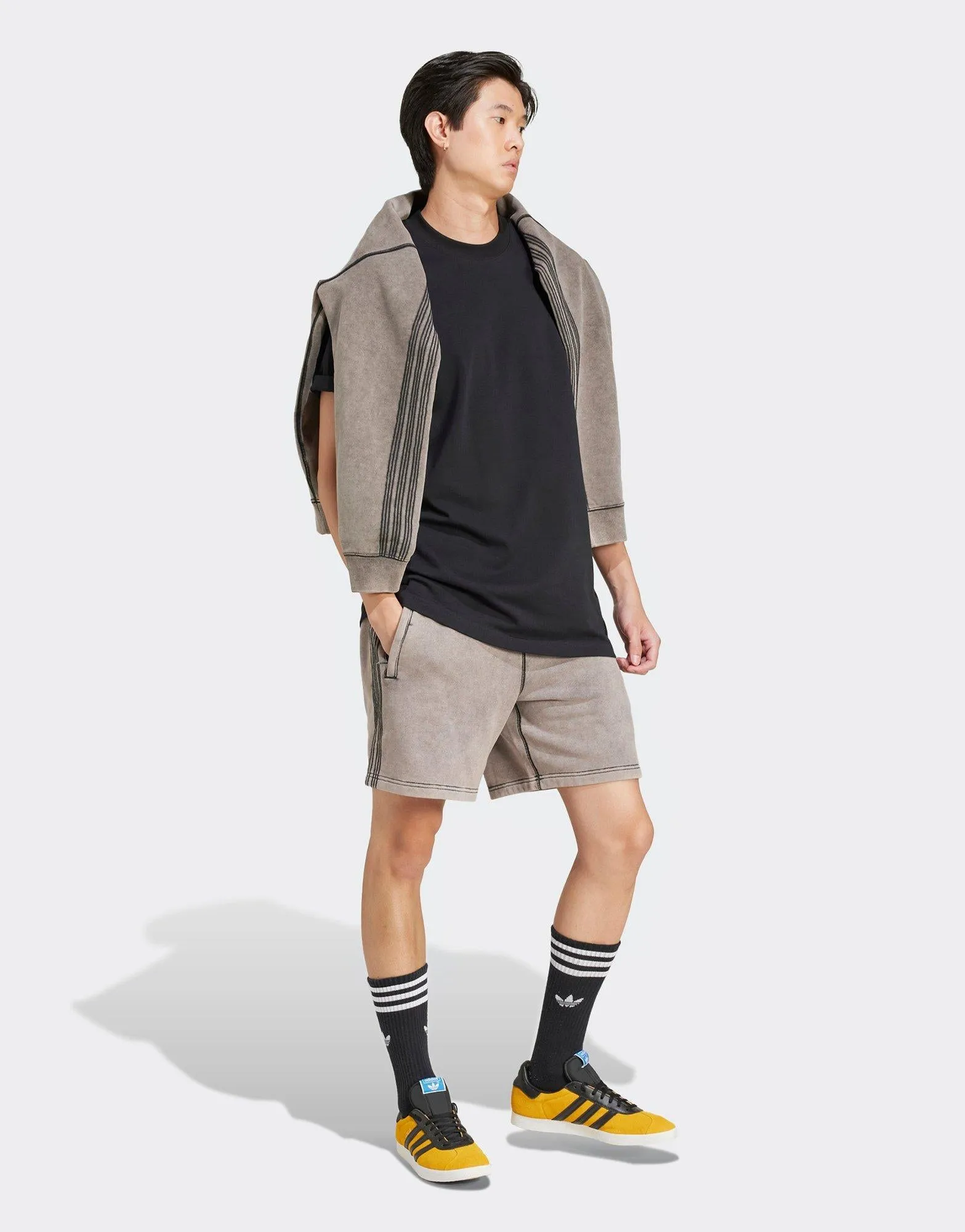 All-Season Comfort Fashion Label Graphic T-Shirt