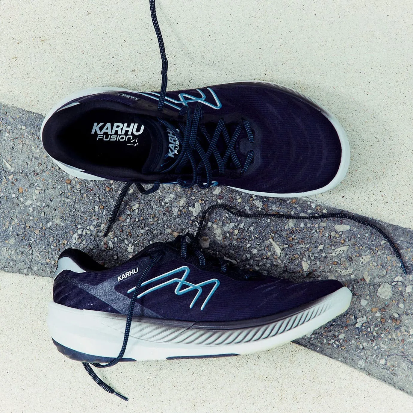 MEN'S FUSION 4.0 - BLACK / STORMY WEATHER running stride