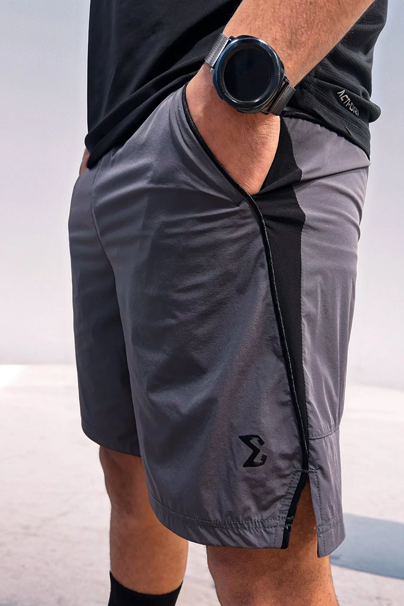 anti static coating Flatlock stitching Endurance Training Short Dark Gray