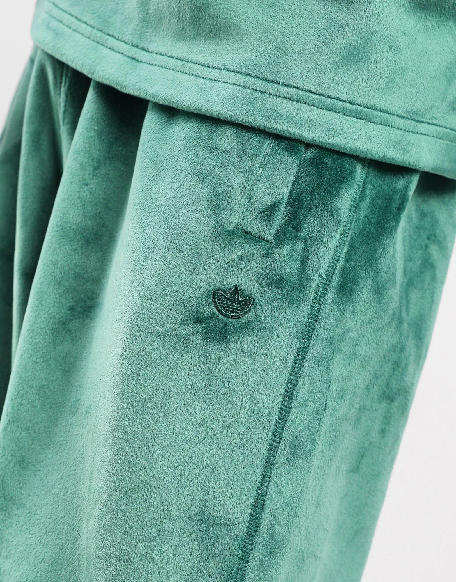 training performance Premium Essentials Velour Pants