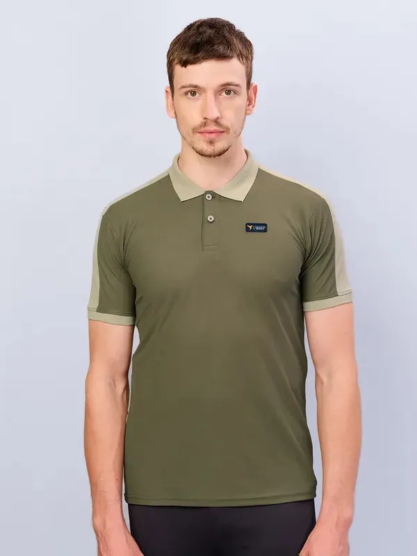 Men Colorblock Slim Fit Polo T-shirt with MATPIQ Stylish Detail