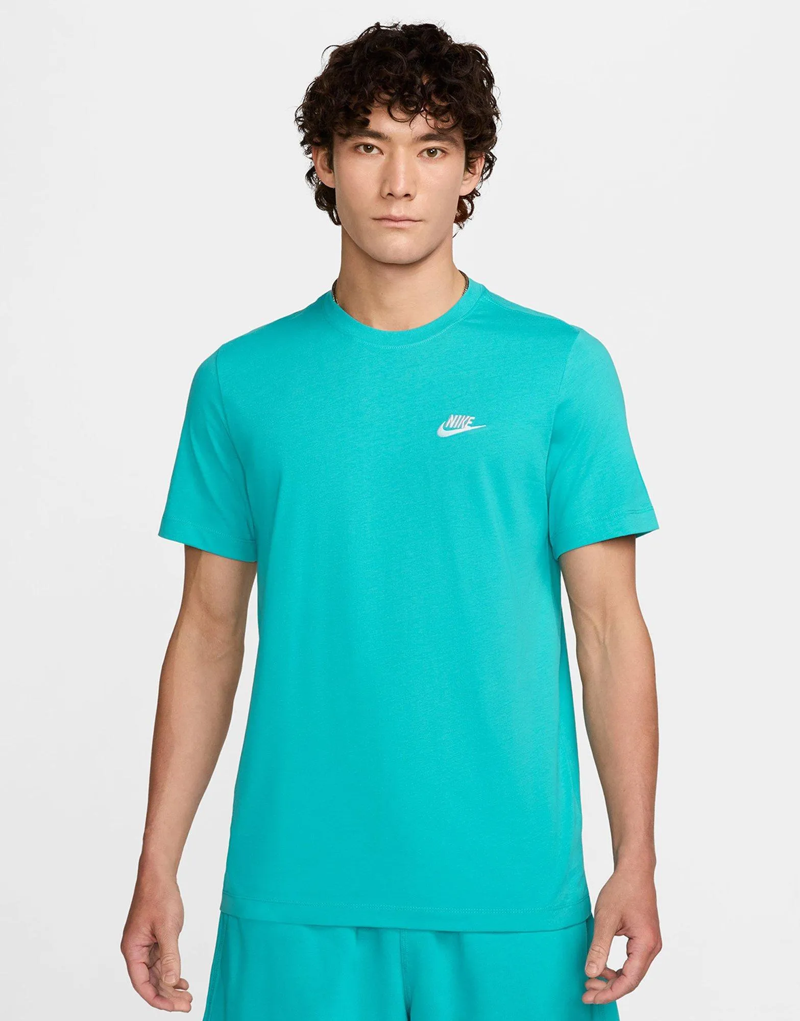 Sportswear Club T-Shirt Seasonal Staple