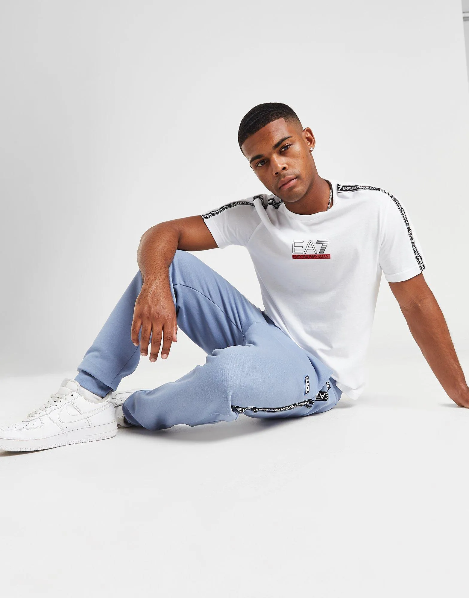 ????? ?????? Tape | ????? Breathable and Supportive Lightweight Joggers